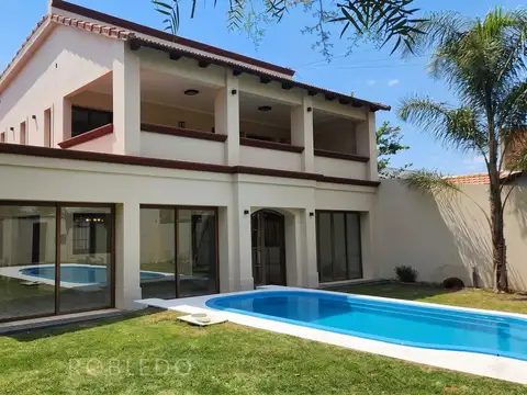 Casa de categoría en aqluiler 3 dormitorios zona Av. Banchik Zona Sur Salta Sur