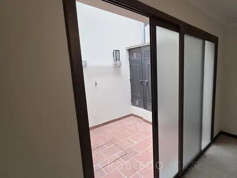 Casa 6 ambientes con 2 baños
