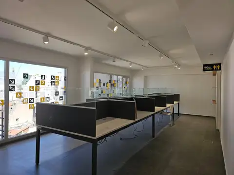Oficina 2 ambientes con 2 baños