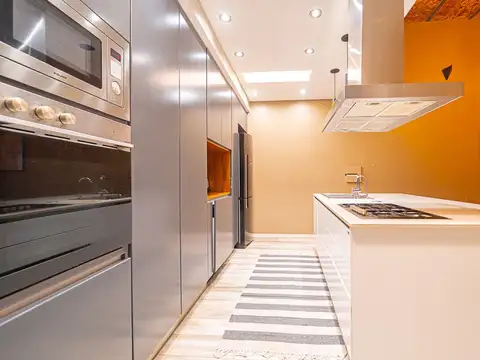 Casa 7 ambientes con 2 baños