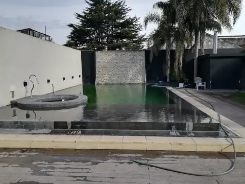 Casa en Venta con 4 cocheras