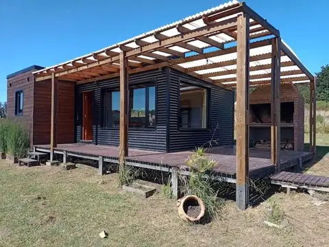 MODERNA CASA EN SIERRAS DE LOS PADRES