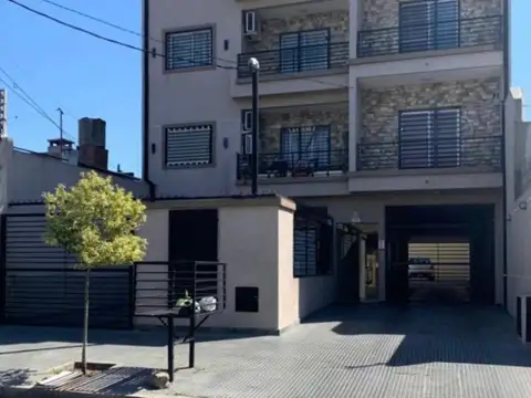 MONOAMBIENTE PLANTA BAJA CON 5 COCHERAS, IDEAL INVERSOR.