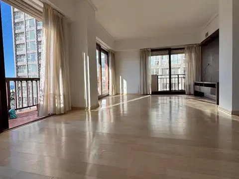 Piso 4 amb con balcón y vista al mar