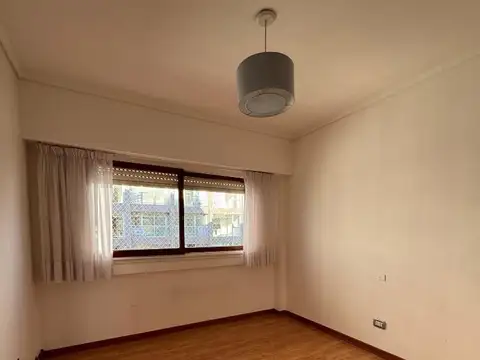 Piso 4 amb con balcón y vista al mar