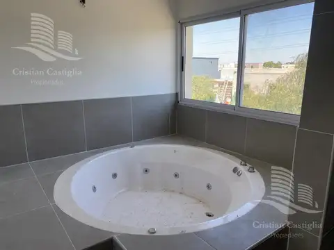Venta - Casa 5 ambientes al Lago, Jardin - San Gabriel, Villanueva, Tigre