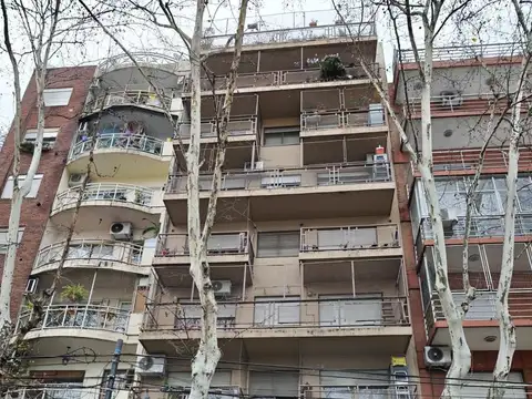 Venta 2 ambientes, luminoso, balcón. Apto credito, lavadero. Bartolome Mitre 4200 - Almagro.