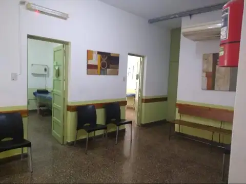 Oficina 8 ambientes con 3 baños