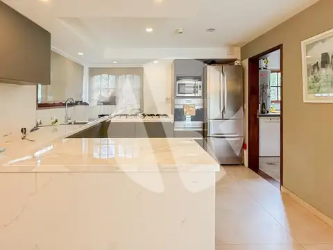 Casa 6 ambientes con 3 baños