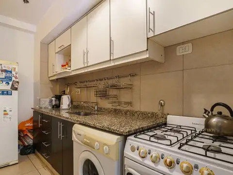 Venta departamento 2 ambientes con balcón, toilette y baulera - Caballito