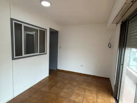 DPTO MONOAMBIENTE EN PRIMER PISO SOBRE AVENIDA BELGRANO