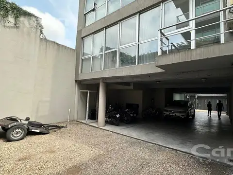 Oportunidad-Edificio de 4 Niveles con potencial comercial