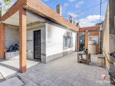 Depto Tipo Casa en Venta en Bernal Oeste, USD 60.000