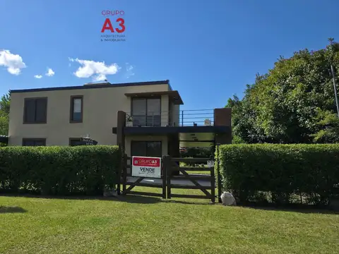 Casa en Venta con 2 cocheras