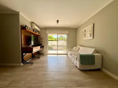 Departamento 6 ambientes con 2 baños