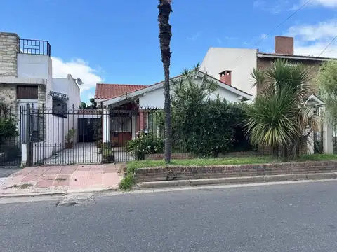 VENTA CASA 3 AMBIENTES RAMOS MEJIA BARRIO PILETA