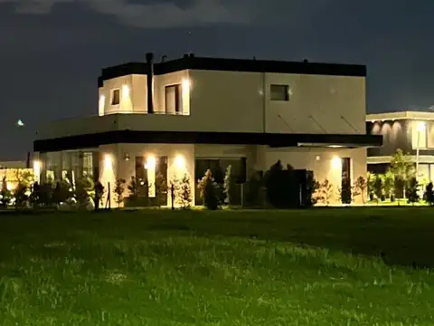 Casa en Alquiler de 5 dormitorios