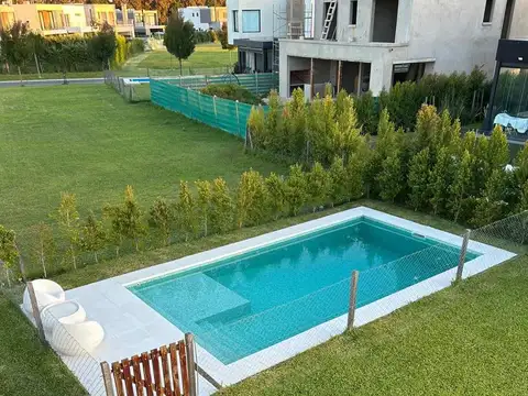 Casa 8 ambientes con 6 baños