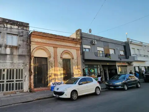 Casa con departamento Centrico a Reciclar