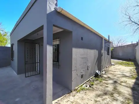Casa 2 ambientes con 1 baño