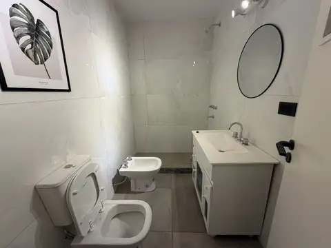 Casa de pasillo en barrio Abasto con patio y terraza exclusivo.