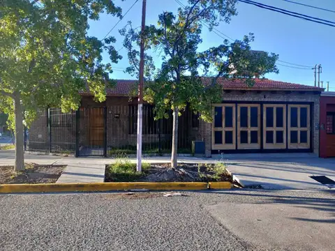 Venta de Casa esquina en Las Heras