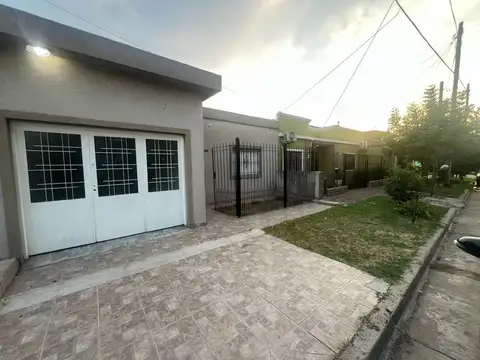 VENTA CASA 4 AMB JARDIN Y COCHERA + DPTO  CASTELAR