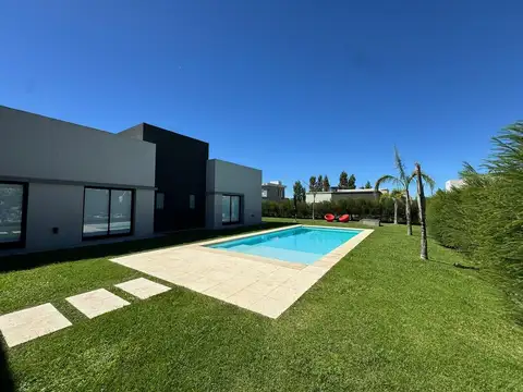 CASA EN ALQUILER SANTA RITA CON PILETA