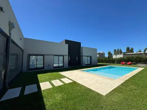 Casa en Alquiler de 3 dormitorios
