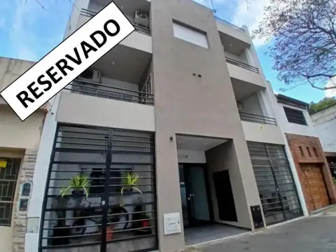 Tipo casa, 3 ambientes al frente, c/quincho y terraza propia