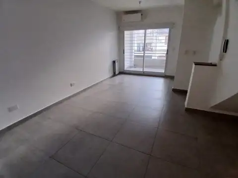 Depto Tipo Casa en Alquiler de 3 ambientes