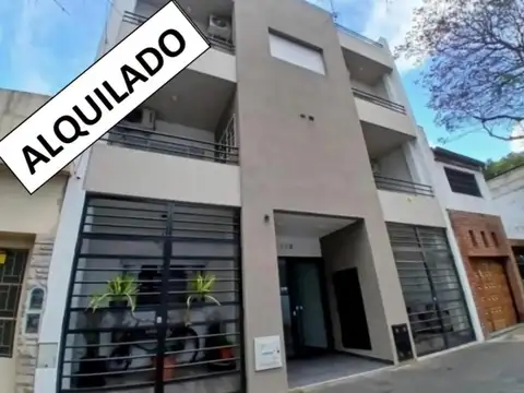 Tipo casa, 3 ambientes al frente, c/quincho y terraza propia