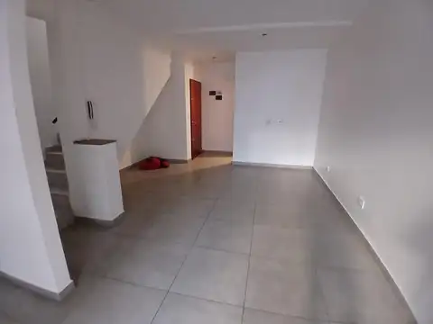 Depto Tipo Casa en Alquiler de 2 dormitorios