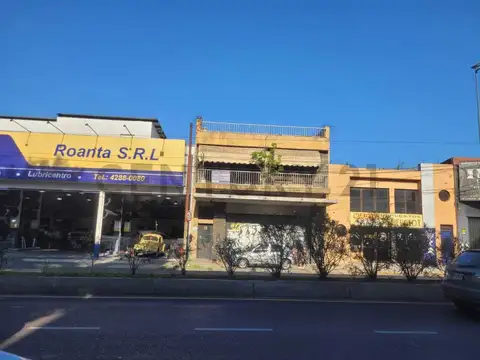 Venta Propiedad Mixta con Local/Depósito y Vivienda de 5 Ambientes Parque con Pileta