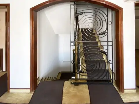 CASA ESTILO FRANCES EN VENTA - BARRIO DE VILLA SARITA