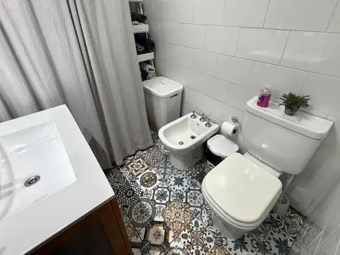 Casa 4 ambientes con 2 baños