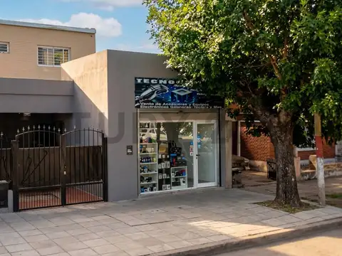 CASA EN VENTA CON 3 DORMITORIOS MÁS LOCAL LOS HORNOS SOBRE AV. 137