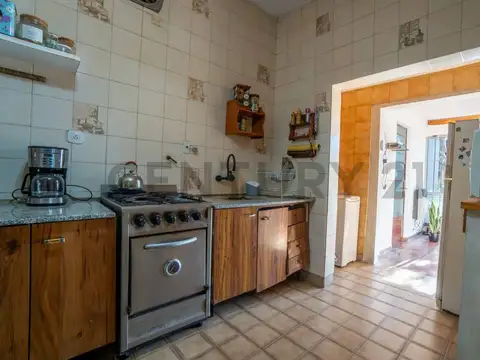 Casa 4 ambientes con 2 baños
