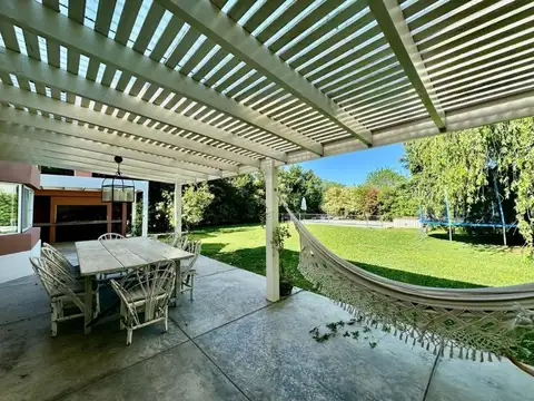 Casa 5 ambientes con 3 baños