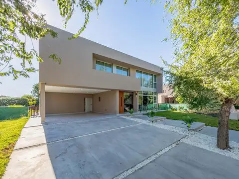 Casa en Venta al Este