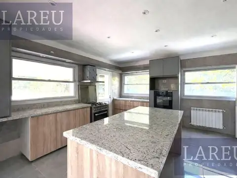 Casa en Alquiler con 1 cochera