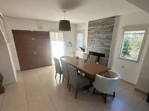 Casa 4 ambientes con 3 baños
