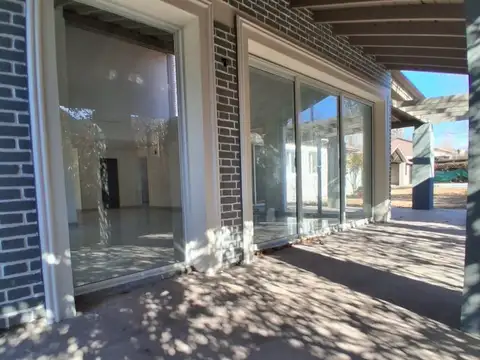 Casa 7 ambientes con 4 baños