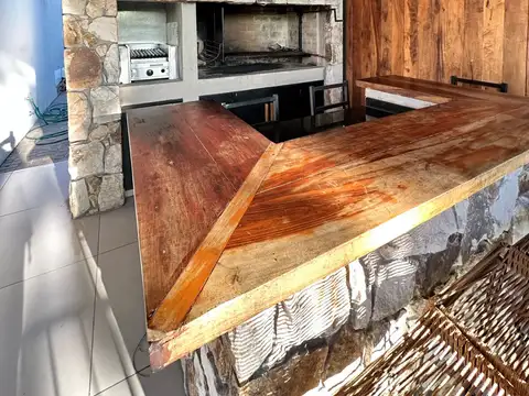 Casa en Venta con 4 cocheras