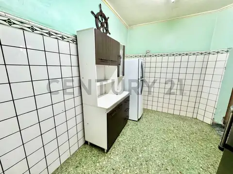 VENTA CASA EN ESQUINA CON LOCAL, 5 AMBIENTES Y GRAN TERRAZA EN POMPEYA