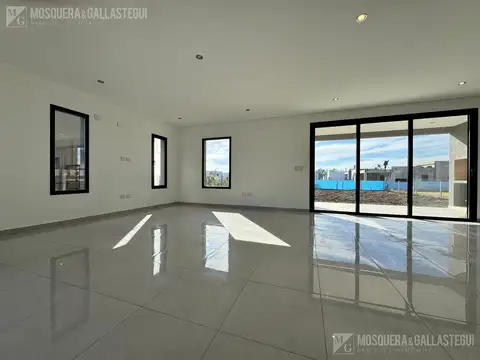 Casa 4 ambientes con 3 baños