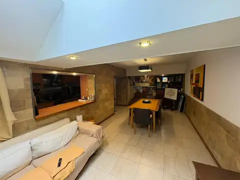 Casa en venta de 4 Ambientes estilo francés en Quilmes Residencial, reciclada a nueva.