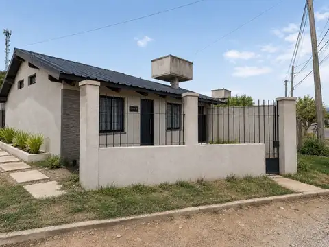 Venta Casa a refaccionar IPPV en una planta 3 dormitorios lote en esquina B° Vuriloche Bariloche