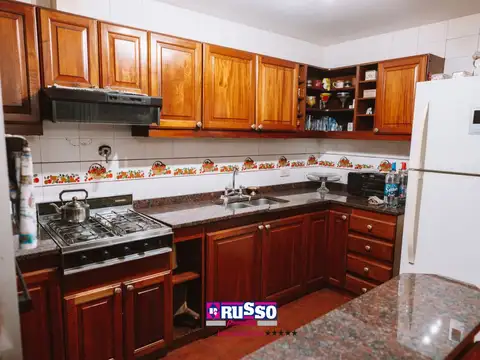 Venta Casa 3 ambientes con cochera en Ramos Mejia Centro