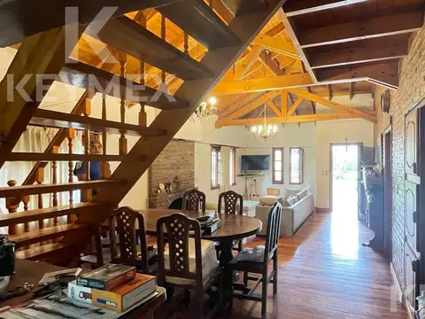 Casa en Venta con 2 cocheras